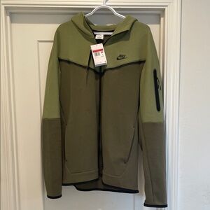Nike Men's Two-Tone Green Performance Jacket